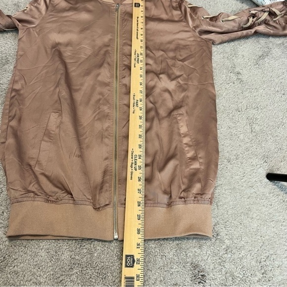 Missguided Carli Bybel  Zip Front Jacket womens Size 6 rose gold satin - Picture 7 of 9